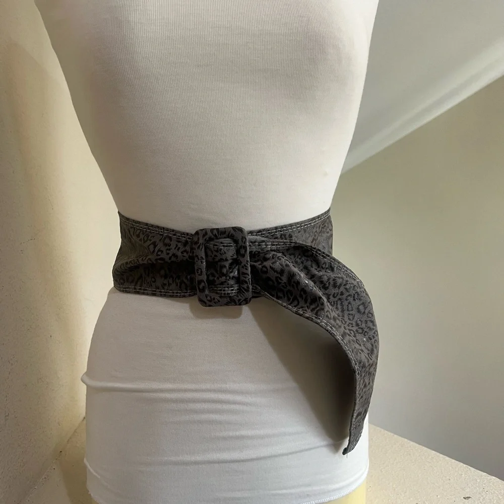 Unbranded Women’s‎ Y2K Gray Black Animal Print Soft Leather Waist Belt Medium
